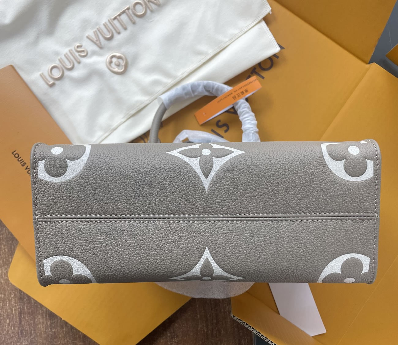 Louis Vuitton Monogram Giant Onthego