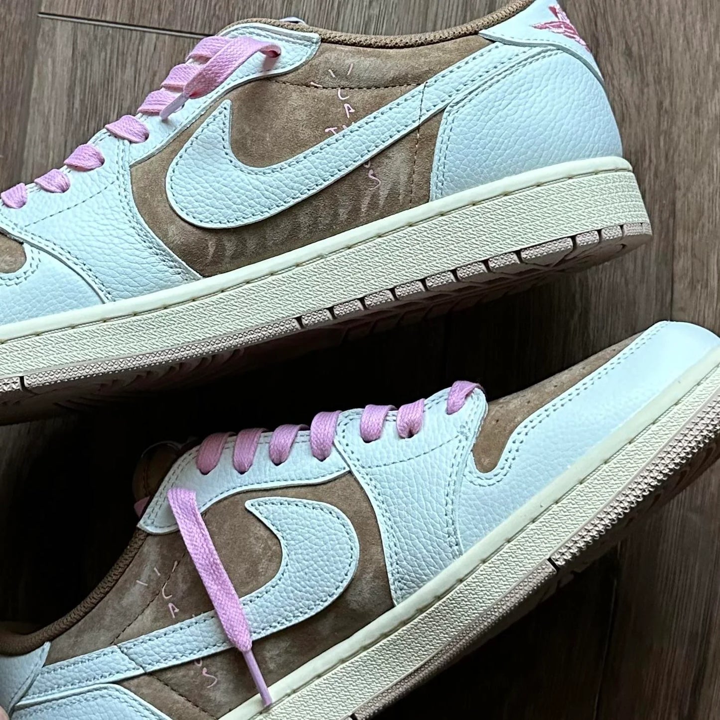 Travis Scott x Air Jordan 1 Low OG SP 'Sail Shy Pink'